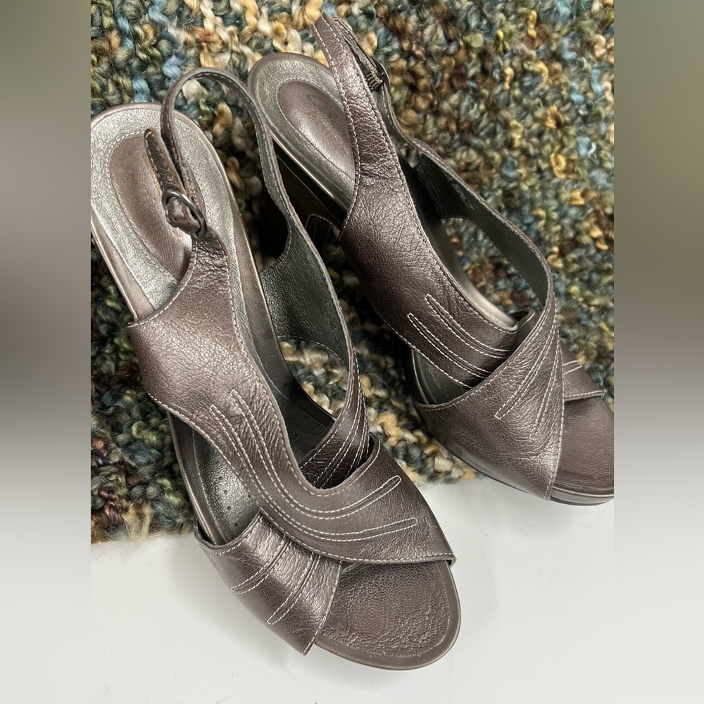 CLARK LEATHER SANDAL 9.5 PEWTER COLOR